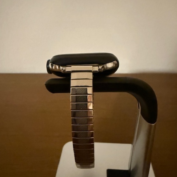 NEW Expandable Apple Watchband - Stainless Steel / 11mm wide